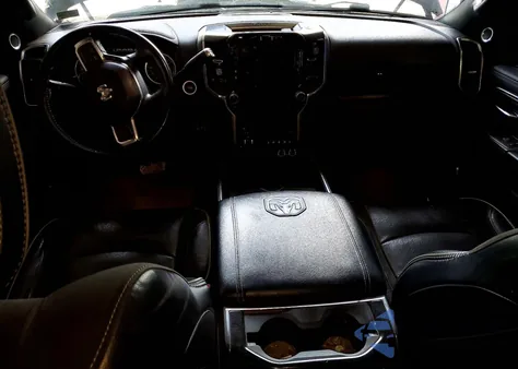 2022 Ram 2500 Laramie z USA, uszkodzony, nr VIN 3C6UR5NLXNG324638